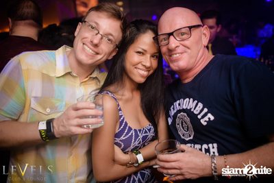 GlowInTheDark (DJs) ที่ เลเวลส์ — photo 145