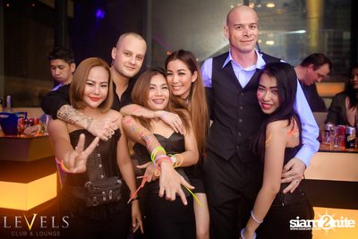 GlowInTheDark (DJs) ที่ เลเวลส์ — photo 156