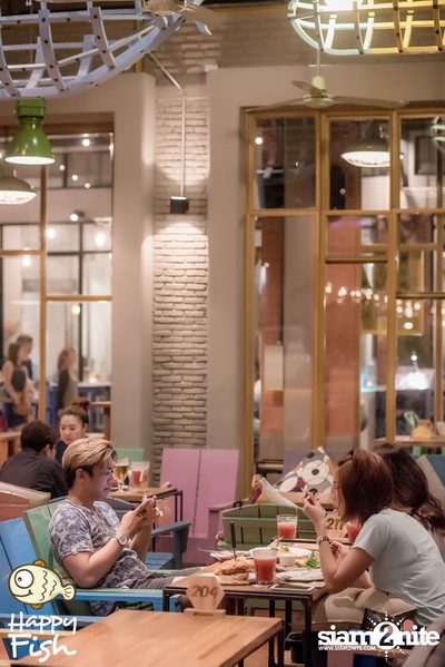 คืนวันศุกร์ ที่ร้าน แฮปปี้ ฟิช, เอเชีย ทีค เดอะ ริเวอร์ฟร้อนท์ — photo 12