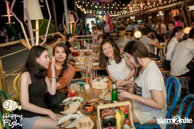 คืนวันศุกร์ ที่ร้าน แฮปปี้ ฟิช, เอเชีย ทีค เดอะ ริเวอร์ฟร้อนท์ — photo 81