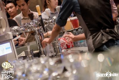 คืนวันศุกร์ ที่ร้าน แฮปปี้ ฟิช, เอเชีย ทีค เดอะ ริเวอร์ฟร้อนท์ — photo 99