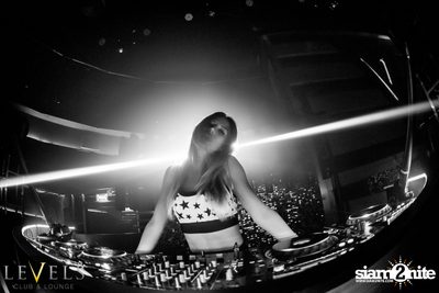 Christy Million ที่ เลเวลส์ — photo 94