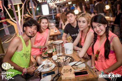 คืนวันศุกร์ ที่ร้าน แฮปปี้ ฟิช, เอเชีย ทีค เดอะ ริเวอร์ฟร้อนท์ — photo 14