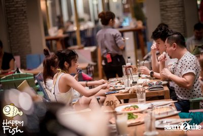 คืนวันศุกร์ ที่ร้าน แฮปปี้ ฟิช, เอเชีย ทีค เดอะ ริเวอร์ฟร้อนท์ — photo 17