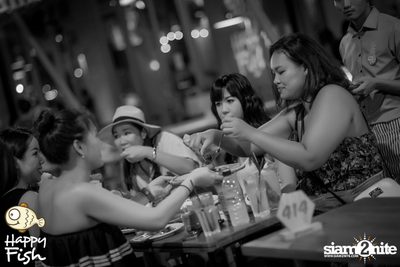 คืนวันศุกร์ ที่ร้าน แฮปปี้ ฟิช, เอเชีย ทีค เดอะ ริเวอร์ฟร้อนท์ — photo 22