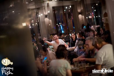 คืนวันศุกร์ ที่ร้าน แฮปปี้ ฟิช, เอเชีย ทีค เดอะ ริเวอร์ฟร้อนท์ — photo 27
