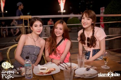 คืนวันศุกร์ ที่ร้าน แฮปปี้ ฟิช, เอเชีย ทีค เดอะ ริเวอร์ฟร้อนท์ — photo 40