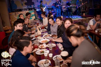 คืนวันศุกร์ ที่ร้าน แฮปปี้ ฟิช, เอเชีย ทีค เดอะ ริเวอร์ฟร้อนท์ — photo 41