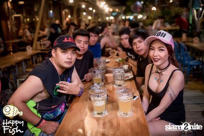 คืนวันศุกร์ ที่ร้าน แฮปปี้ ฟิช, เอเชีย ทีค เดอะ ริเวอร์ฟร้อนท์ — photo 50