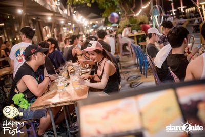 คืนวันศุกร์ ที่ร้าน แฮปปี้ ฟิช, เอเชีย ทีค เดอะ ริเวอร์ฟร้อนท์ — photo 52