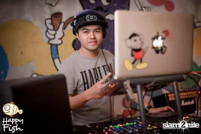 คืนวันศุกร์ ที่ร้าน แฮปปี้ ฟิช, เอเชีย ทีค เดอะ ริเวอร์ฟร้อนท์ — photo 81
