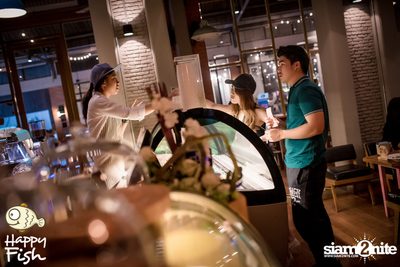 คืนวันศุกร์ ที่ร้าน แฮปปี้ ฟิช, เอเชีย ทีค เดอะ ริเวอร์ฟร้อนท์ — photo 98
