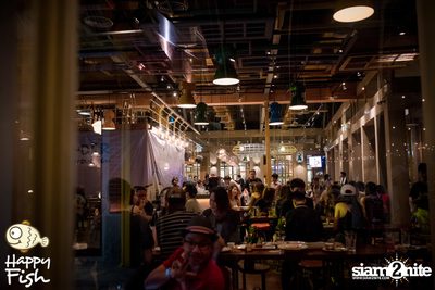 คืนวันศุกร์ ที่ร้าน แฮปปี้ ฟิช, เอเชีย ทีค เดอะ ริเวอร์ฟร้อนท์ — photo 103