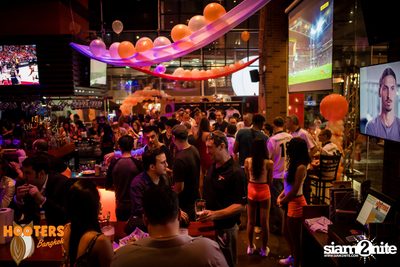 Hooters Soi 15 Bangkok - 1 Year Anniversary Party — photo 7