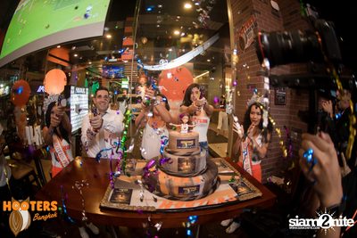 Hooters Soi 15 Bangkok - 1 Year Anniversary Party — photo 8
