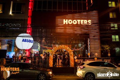 Hooters Soi 15 Bangkok - 1 Year Anniversary Party — photo 11