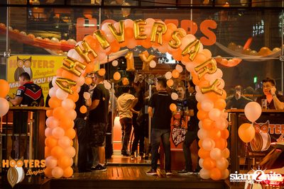 Hooters Soi 15 Bangkok - 1 Year Anniversary Party — photo 12