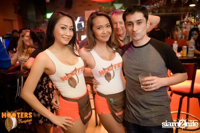 Hooters Soi 15 Bangkok - 1 Year Anniversary Party — photo 30