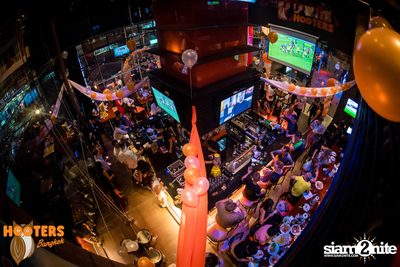 Hooters Soi 15 Bangkok - 1 Year Anniversary Party — photo 40