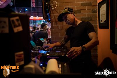 Hooters Soi 15 Bangkok - 1 Year Anniversary Party — photo 80