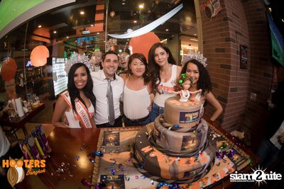 Hooters Soi 15 Bangkok - 1 Year Anniversary Party — photo 84