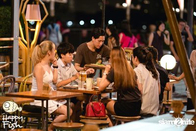 คืนวันศุกร์ ที่ร้าน แฮปปี้ ฟิช, เอเชีย ทีค เดอะ ริเวอร์ฟร้อนท์ — photo 9