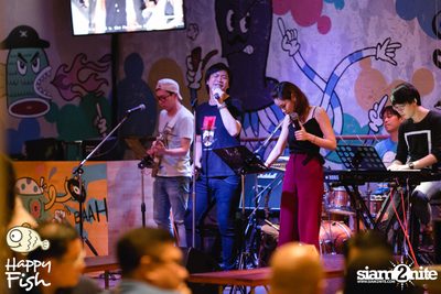 คืนวันศุกร์ ที่ร้าน แฮปปี้ ฟิช, เอเชีย ทีค เดอะ ริเวอร์ฟร้อนท์ — photo 12