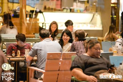 คืนวันศุกร์ ที่ร้าน แฮปปี้ ฟิช, เอเชีย ทีค เดอะ ริเวอร์ฟร้อนท์ — photo 40