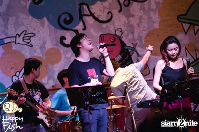 คืนวันศุกร์ ที่ร้าน แฮปปี้ ฟิช, เอเชีย ทีค เดอะ ริเวอร์ฟร้อนท์ — photo 80
