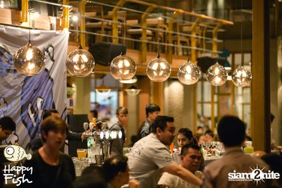 คืนวันศุกร์ ที่ร้าน แฮปปี้ ฟิช, เอเชีย ทีค เดอะ ริเวอร์ฟร้อนท์ — photo 84
