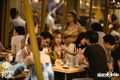 คืนวันศุกร์ ที่ร้าน แฮปปี้ ฟิช, เอเชีย ทีค เดอะ ริเวอร์ฟร้อนท์ — photo 102