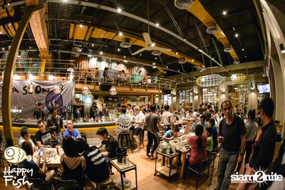 คืนวันศุกร์ ที่ร้าน แฮปปี้ ฟิช, เอเชีย ทีค เดอะ ริเวอร์ฟร้อนท์ — photo 103