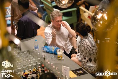 คืนวันศุกร์ ที่ร้าน แฮปปี้ ฟิช, เอเชีย ทีค เดอะ ริเวอร์ฟร้อนท์ — photo 116