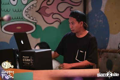คืนวันศุกร์ ที่ร้าน แฮปปี้ ฟิช, เอเชีย ทีค เดอะ ริเวอร์ฟร้อนท์ — photo 137
