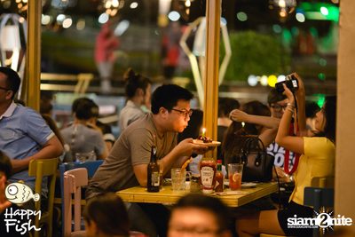 คืนวันศุกร์ ที่ร้าน แฮปปี้ ฟิช, เอเชีย ทีค เดอะ ริเวอร์ฟร้อนท์ — photo 140