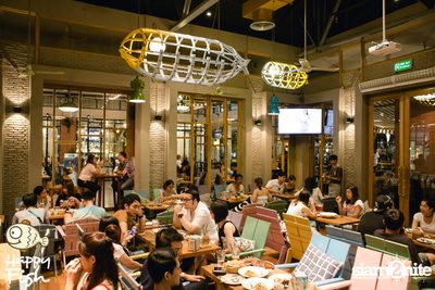 คืนวันศุกร์ ที่ร้าน แฮปปี้ ฟิช, เอเชีย ทีค เดอะ ริเวอร์ฟร้อนท์ — photo 151