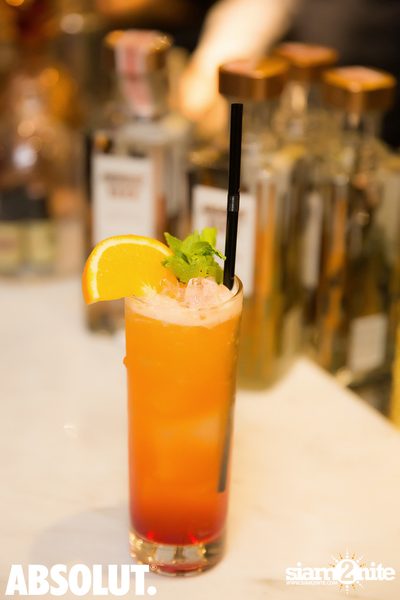 Absolut Elyx Mixology Night ที่ ซอเรนโต้ — photo 25