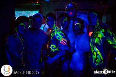 Rainbow in the dark กับ Sammi Zhen ที่ แม็กกี้ ชูวส์ — photo 4
