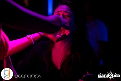 Rainbow in the dark กับ Sammi Zhen ที่ แม็กกี้ ชูวส์ — photo 7