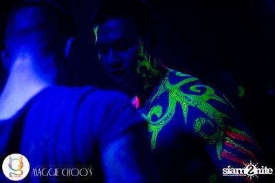 Rainbow in the dark กับ Sammi Zhen ที่ แม็กกี้ ชูวส์ — photo 10