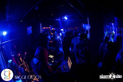 Rainbow in the dark กับ Sammi Zhen ที่ แม็กกี้ ชูวส์ — photo 11