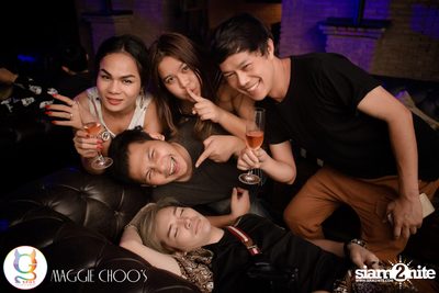 Rainbow in the dark กับ Sammi Zhen ที่ แม็กกี้ ชูวส์ — photo 12
