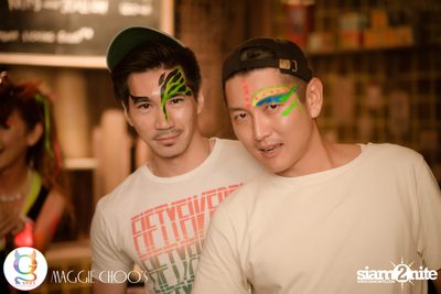 Rainbow in the dark กับ Sammi Zhen ที่ แม็กกี้ ชูวส์ — photo 17