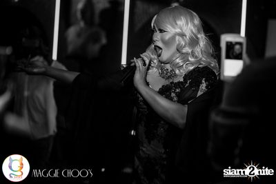 Rainbow in the dark กับ Sammi Zhen ที่ แม็กกี้ ชูวส์ — photo 25