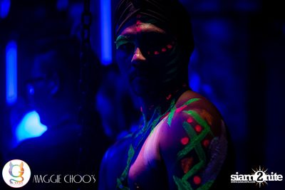 Rainbow in the dark กับ Sammi Zhen ที่ แม็กกี้ ชูวส์ — photo 26