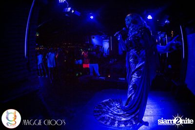 Rainbow in the dark กับ Sammi Zhen ที่ แม็กกี้ ชูวส์ — photo 27
