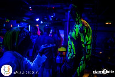Rainbow in the dark กับ Sammi Zhen ที่ แม็กกี้ ชูวส์ — photo 33