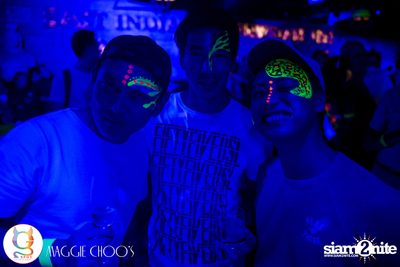 Rainbow in the dark กับ Sammi Zhen ที่ แม็กกี้ ชูวส์ — photo 34