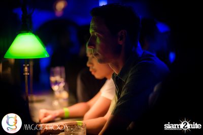 Rainbow in the dark กับ Sammi Zhen ที่ แม็กกี้ ชูวส์ — photo 37