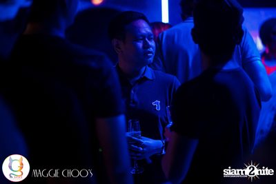 Rainbow in the dark กับ Sammi Zhen ที่ แม็กกี้ ชูวส์ — photo 38